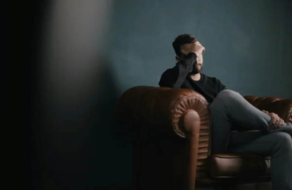 Tengo miedo a ir al psicólogo: por qué es normal y qué hacer con ese miedo
